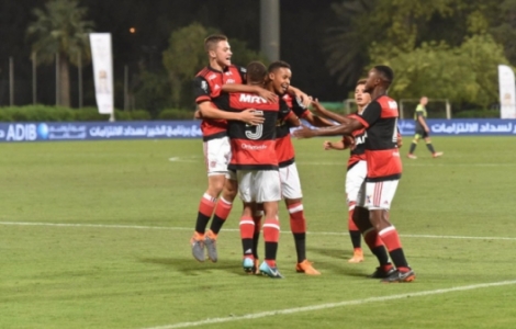 Campeões pela equipe sub-16 em Dubai, o volante Dhouglas e o atacante Lázaro falaram ao LANCE! sobre suas referências dentro do futebol e os planos para o futuro no Flamengo